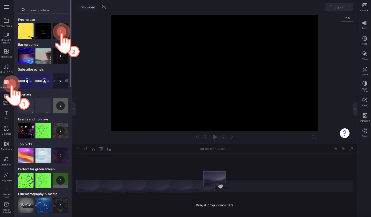 Image d’un utilisateur ajoutant un média de la bibliothèque.